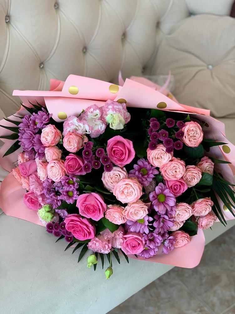 Букет цветов из: Хризантемы, Розы и Лизиантусы в Верее