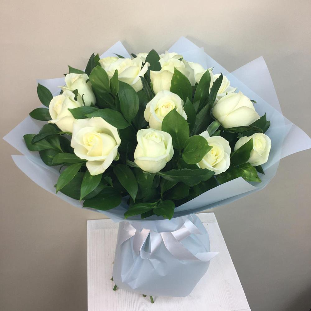 Букет 15 Белых роз Проуд в Верее