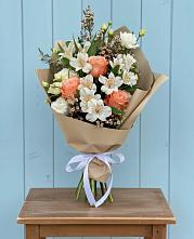 Букет цветов из:  Альстромерии, Лизиантусы, Розы и Хризантемы в Верее