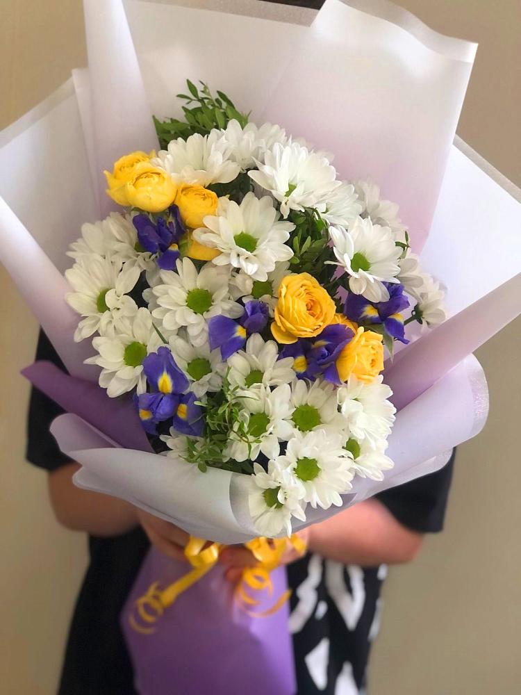 Букет цветов из: Ирисы, Хризантемы и Розы в Верее