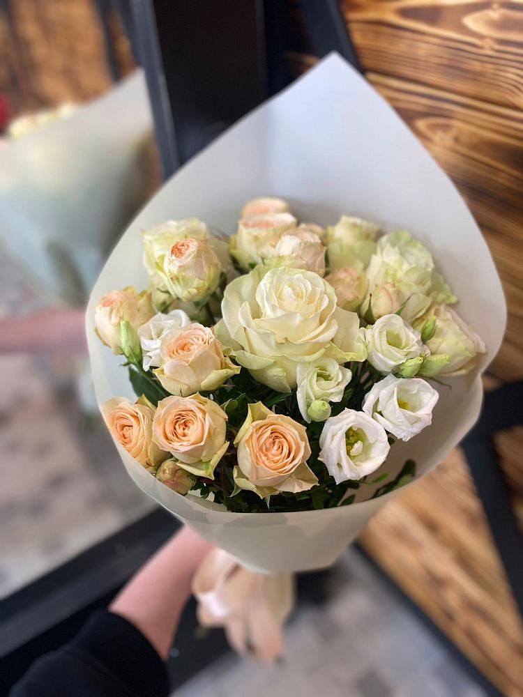 Букет цветов из: Розы и Лизиантусы в Верее